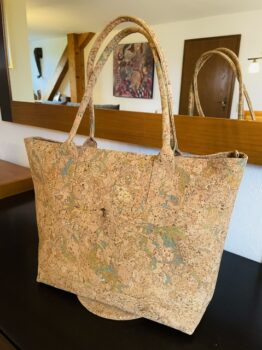 Bag made of cork fabric