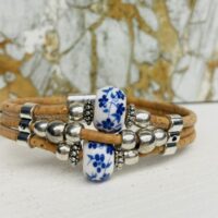 Bracelet en liège, céramique  fleurs bleu