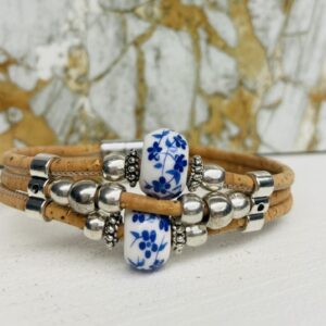 Bracelet en liège, céramique  fleurs bleu