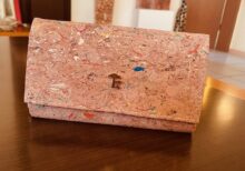 Purse made of cork fabric, pattern natural