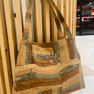 Sac en liège porté épaule, texture green