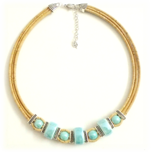 Collier en liège,éléments vert clair